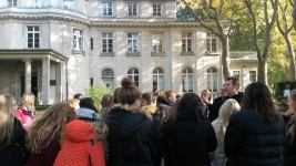 Berlin-Newcastle High School for girls visiting Wandsee Villa